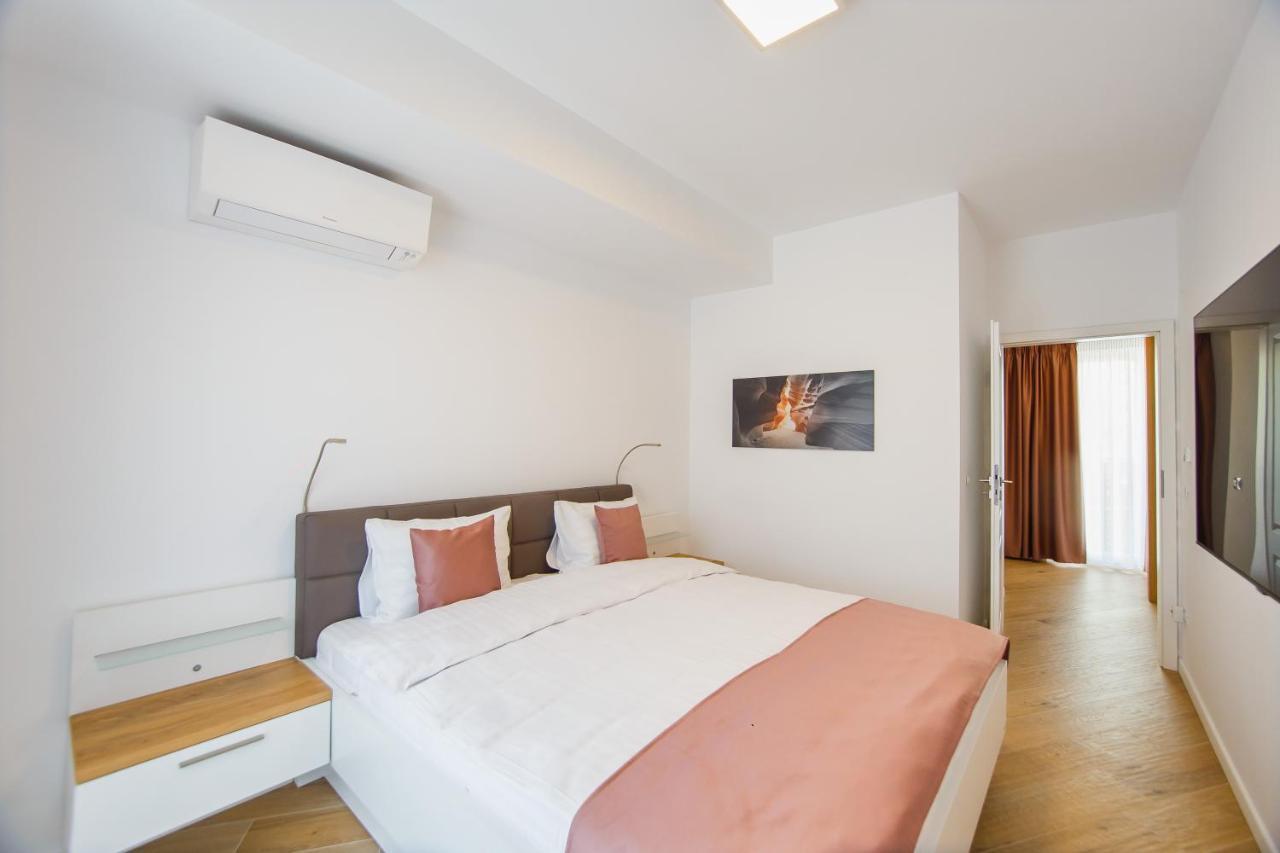 Pink Sahara Near City Center Oradea Exterior foto