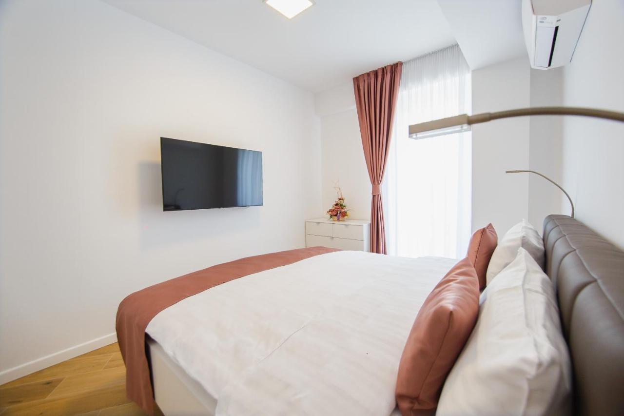 Pink Sahara Near City Center Oradea Exterior foto