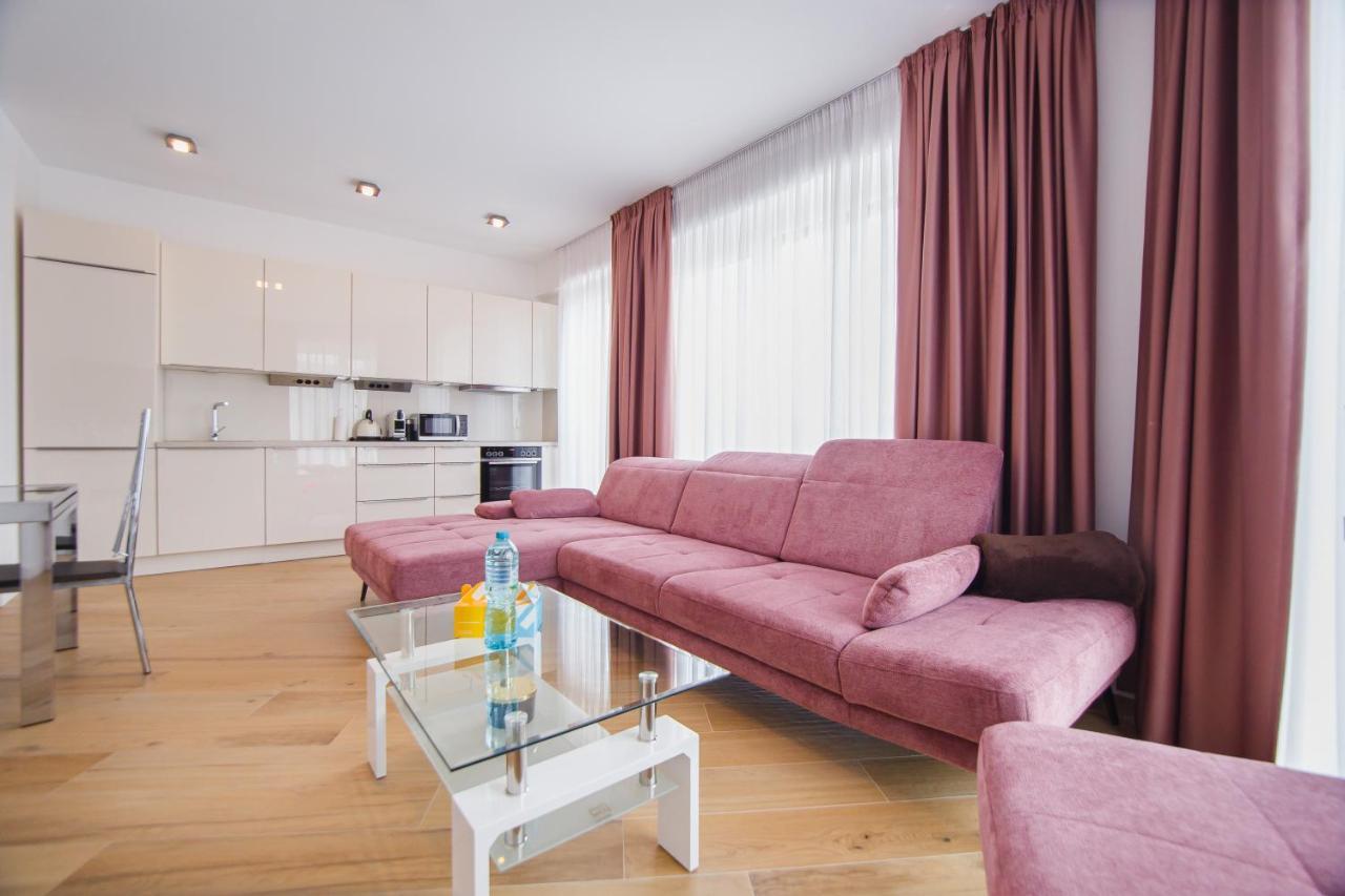 Pink Sahara Near City Center Oradea Exterior foto