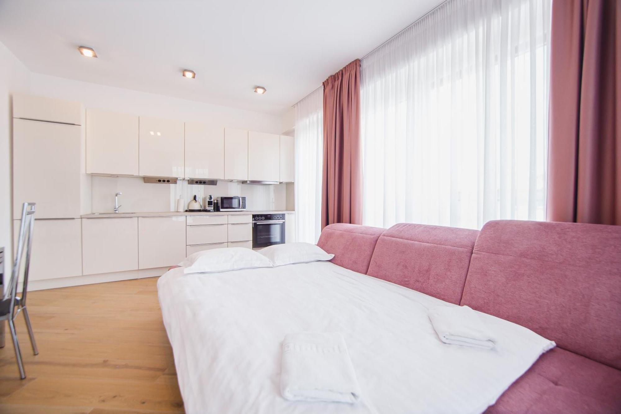 Pink Sahara Near City Center Oradea Exterior foto