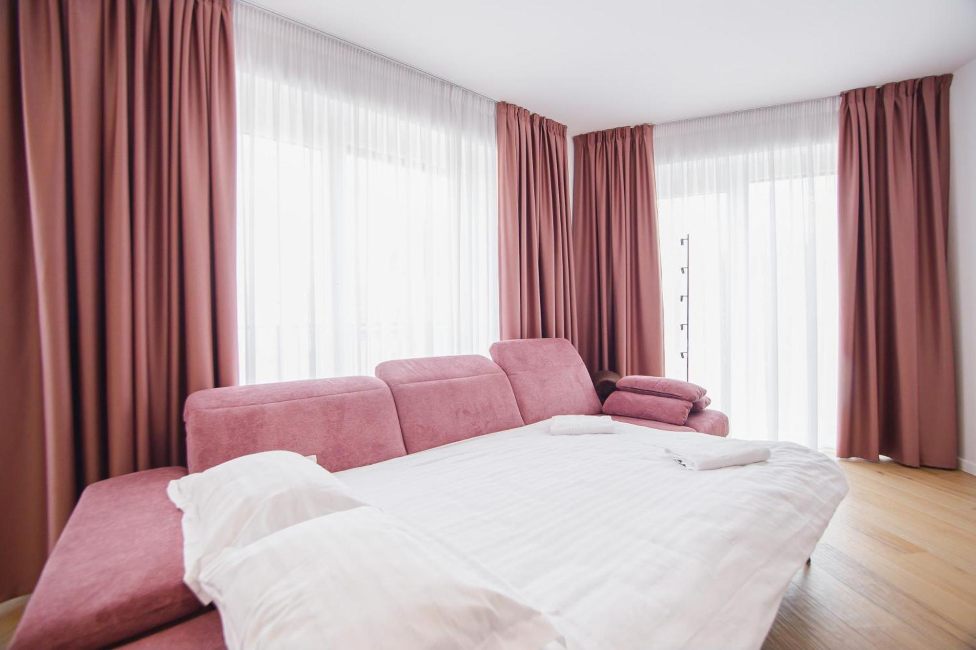Pink Sahara Near City Center Oradea Exterior foto