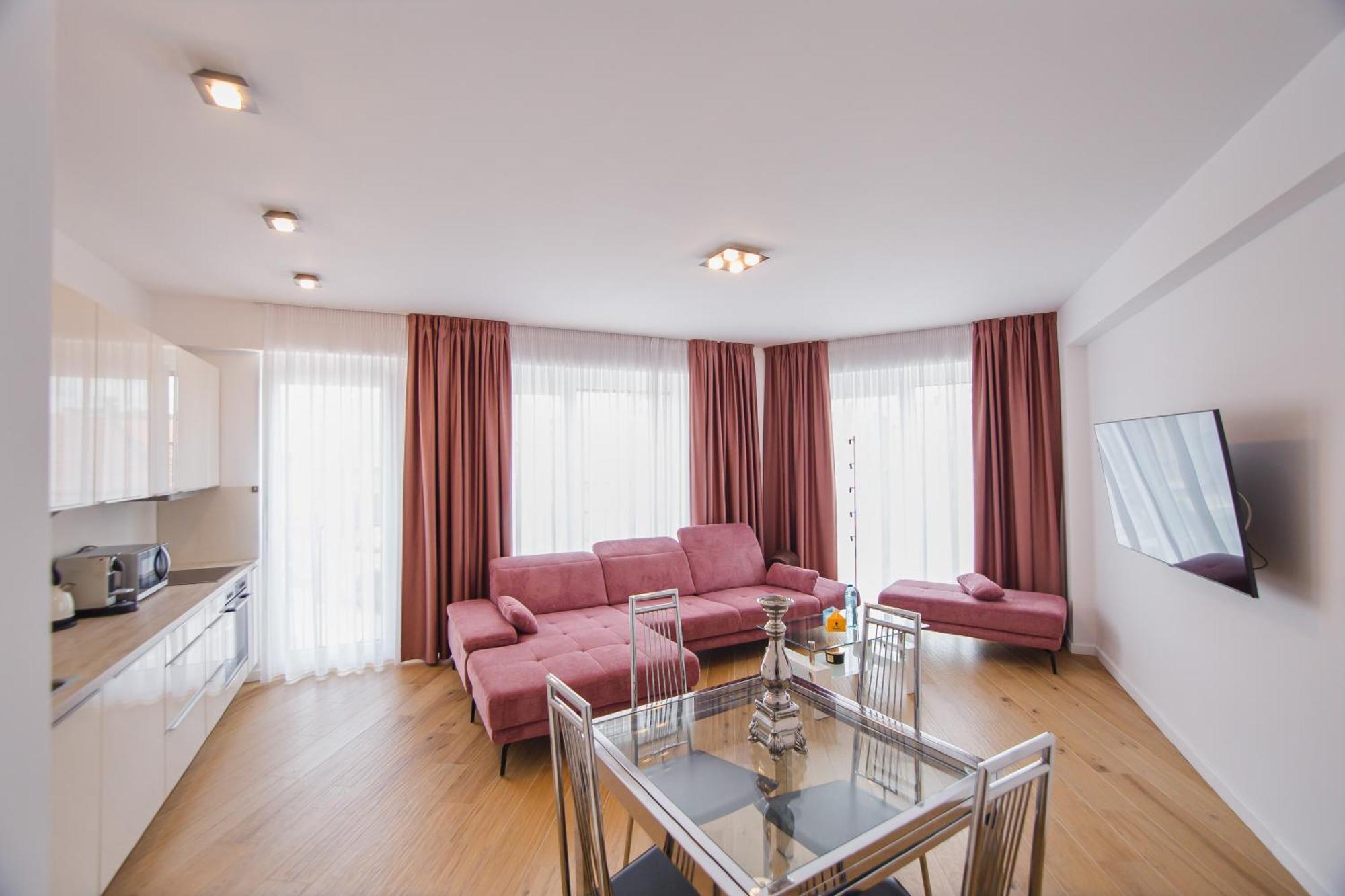 Pink Sahara Near City Center Oradea Exterior foto